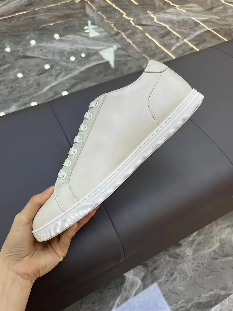 Men's Men's Shoes 💰400 [New Style] 🐝🐝DG men's calfskin sneakers Portofino Yacht shoes, simple and versatile design, unique saddle leather soles. The Dolce &G logo rear wing is the icing on the cake. Imported cowhide + rubber outsole Size: 39-44 (customized at 38.45)